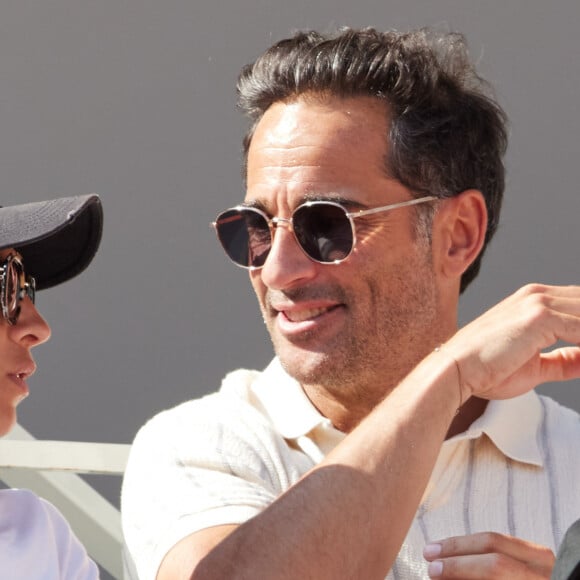 Florent Peyre et sa compagne Virginie Stref dans les tribunes lors des Internationaux de France de Tennis de Roland Garros 2023. Paris, le 29 mai 2023. © Jacovides / Moreau / Bestimage 