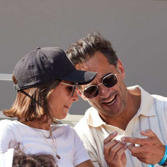 Florent Peyre et sa compagne Virginie Stref dans les tribunes lors des Internationaux de France de Tennis de Roland Garros 2023. Paris, le 29 mai 2023. © Jacovides / Moreau / Bestimage 