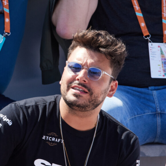 Kev Adams dans les tribunes lors des Internationaux de France de Tennis de Roland Garros 2023. Paris, le 29 mai 2023. © Jacovides / Moreau / Bestimage 