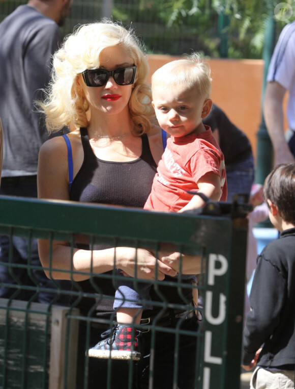 Gwen Stefani et Zuma  (28 février 2010 au zoo de Los Angeles)