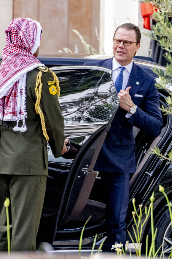 Le prince Daniel de Suède - Les familles royales arrivent au mariage du prince Hussein de Jordanie et de Rajwa al Saif, au palais Zahran à Amman (Jordanie), le 1er juin 2023. 