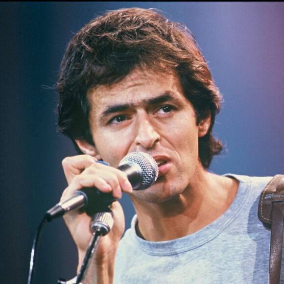 Jean-Jacques Goldman dans l'émission "Champs-Elysées" à l'Olympia, en 1987.