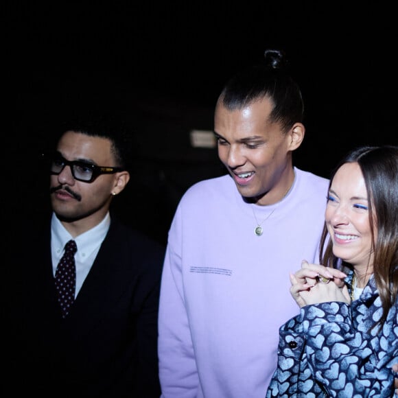 Exclusif - Le chanteur Stromae (Artiste masculin et Album "Multitude"), sa femme Coralie Barbier et son frère Luc Junior Tam en backstage de la 38ème cérémonie des Victoires de la musique à la Seine musicale de Boulogne-Billancourt, France, le 10 février 2023. © Moreau-Veren/Bestimage 