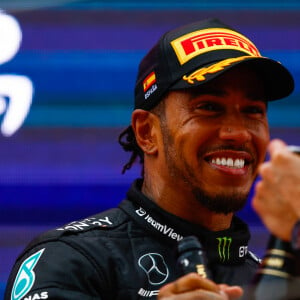 Sur la photo de leur soirée, on peut voir que Lewis Hamilton pose sa main autour de la hanche de Shakira
 
Lewis Hamilton - M.Verstappen remporte le Grand prix de F1 d'Espagne à Barcelone, le 4 juin 2023. © Motorsport Images / Panoramic / Bestimage