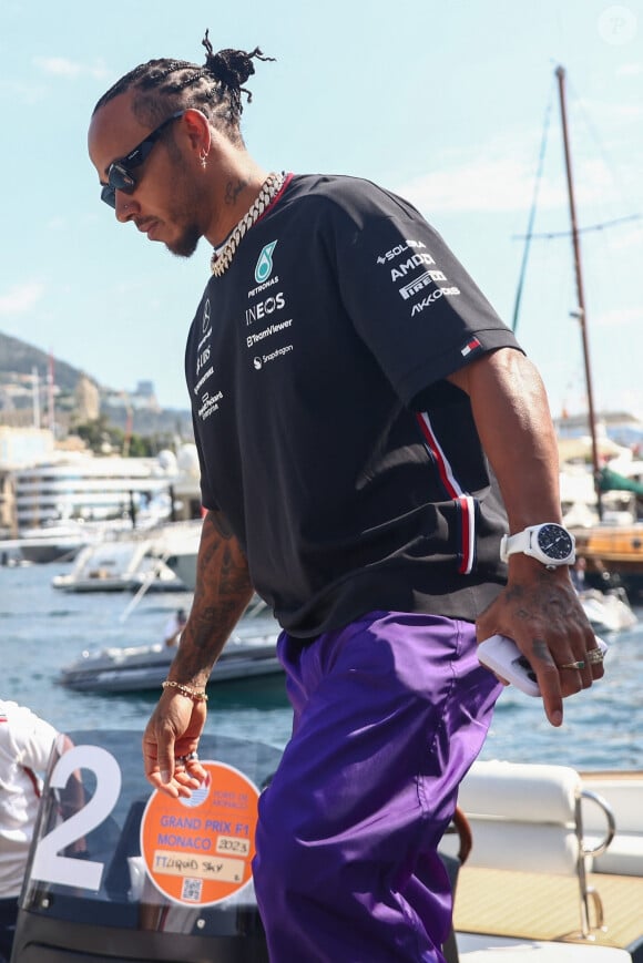 Lewis Hamilton arrive aux paddocks à quelques heures du Grand Prix de Formule 1 de Monaco, le 28 Mai 2023.