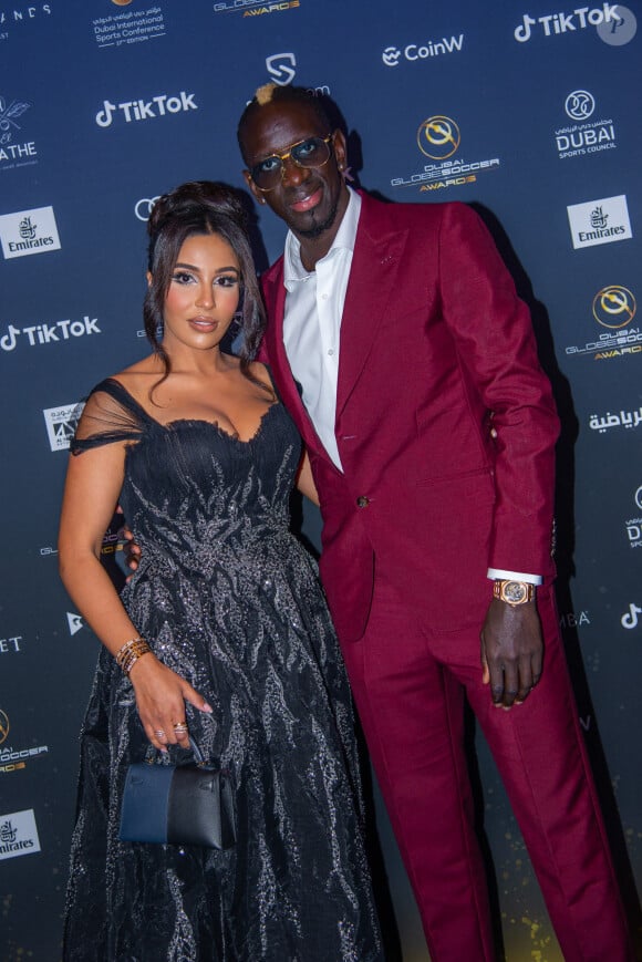 Mamadou Sakho papa pour la 4ème fois ! 
 
Mamadou Sakho et sa femme Majda - Cérémonie de la 13ème édition des Globe Soccer Awards (Dubaï d'or) à Dubaï. © Nicolas Briquet / Bestimage