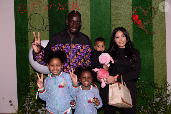 Marié à Majda depuis 2012, l'ancien footballeur du PSG est devenu papa pour la 4ème fois, comme il l'a indiqué le 4 juin
 
Exclusif - Mamadou Sakho avec sa femme Majda et leurs enfants, sa fille Aïda (7ans), sa fille Sienna (4ans) et son fils Tidane (1an) au premier goûter des étoiles au profit de l'association AMSAK à l'Orangerie au Jardin d'acclimatation à Paris, France, le 1er mars 2020. AMSAK a pour vocation d'aider les enfants en difficulté dans le monde entier et plus particulièrement en France, en Angleterre et en Afrique. Ses domaines d'intervention sont l' Education, le Sport, la Santé, le Développement, l' Humanitaire et le Social. © Rachid Bellak/Bestimage
