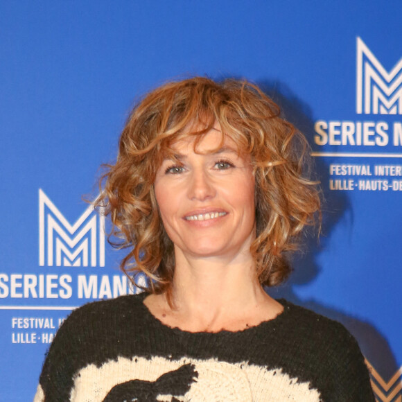 A noter que l'actrice Belge a déjà habité à Paris mais s'y sentait "malheureuse".
Cécile de France présente la séance spéciale de la série "The Swarm" au festival Séries Mania à Lille, avant sa Masterclass du 23 mars 2023. Le 22 mars 2023. © Stéphane Vansteenkiste / Bestimage