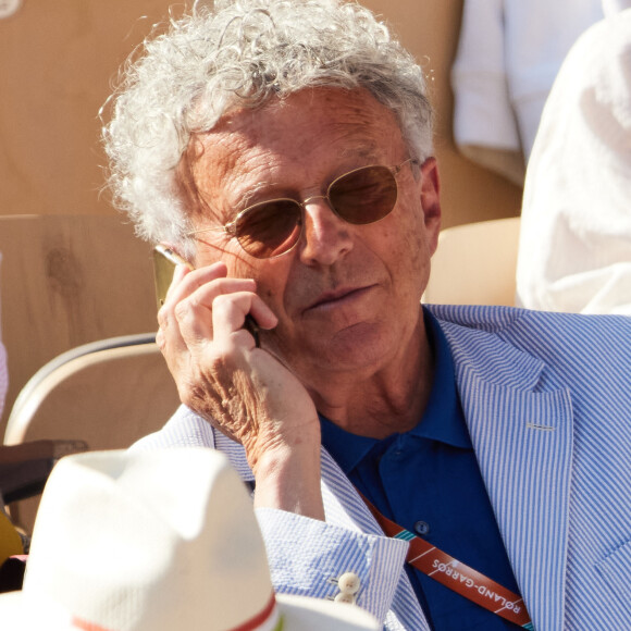 Difficile de ne pas penser à Nelson Monfort lorsqu'il est question d'évoquer Roland-Garros.
Nelson Monfort en tribunes lors des Internationaux de France de tennis de Roland Garros à Paris, France. © Moreau-Jacovides/Bestimage 