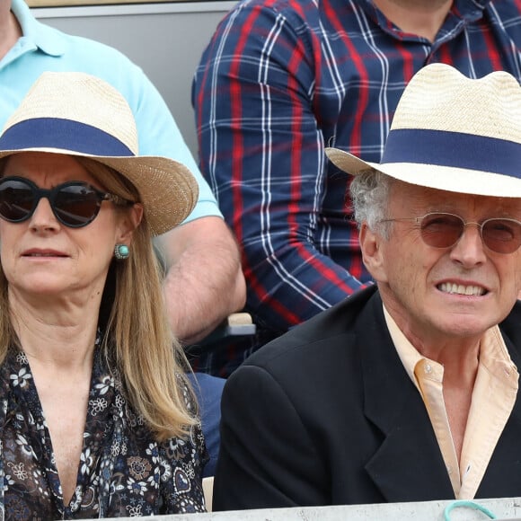 Nelson Monfort et sa femme Dominique dans les tribunes lors des internationaux de tennis de Roland Garros à Paris, France, le 3 juin 2019. © Jacovides-Moreau/Bestimage