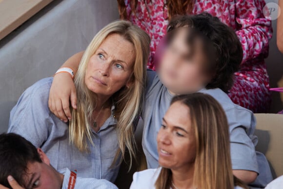 Estelle Lefébure et son fils Giuliano Ramette en tribunes lors des Internationaux de France de tennis de Roland Garros 2023, à Paris, le 6 juin 2023. © Jacovides-Moreau/Bestimage