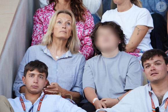 Estelle Lefébure et son fils Giuliano Ramette en tribunes lors des Internationaux de France de tennis de Roland Garros 2023, à Paris, le 6 juin 2023. © Jacovides-Moreau/Bestimage