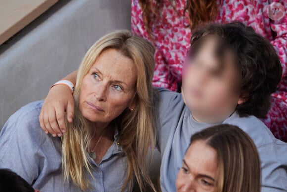 Estelle Lefébure et son fils Giuliano Ramette en tribunes lors des Internationaux de France de tennis de Roland Garros 2023, à Paris, le 6 juin 2023. © Jacovides-Moreau/Bestimage