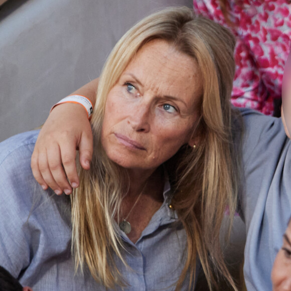 Estelle Lefébure et son fils Giuliano Ramette en tribunes lors des Internationaux de France de tennis de Roland Garros 2023, à Paris, le 6 juin 2023. © Jacovides-Moreau/Bestimage