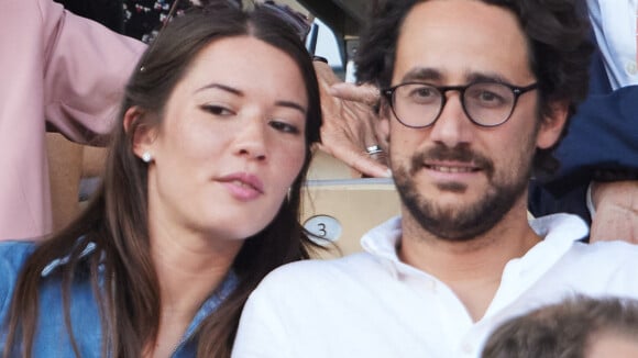 PHOTOS Thomas Hollande et Emilie Broussouloux amoureux tactiles, câlins et tendres caresses en tribunes de Roland-Garros