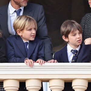 Andrea Casiraghi, Tatiana Santo Domingo, India Casiraghi, Sacha Casiraghi, Raphael Elmaleh et Maximilian Casiraghi - La famille princière au balcon du palais lors de la Fête Nationale de la principauté de Monaco le 19 novembre 2022. © Dominique Jacovides / Bruno Bebert / Bestimage 