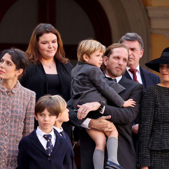 Charlotte Casiraghi, Raphaël Elmaleh, Andrea Casiraghi, Maximilian Casiraghi et Tatiana Santo Domingo - La famille princière de Monaco dans la cour du palais lors de la Fête Nationale de la principauté de Monaco le 19 novembre 2022. © Dominique Jacovides / Bruno Bebert / Bestimage 