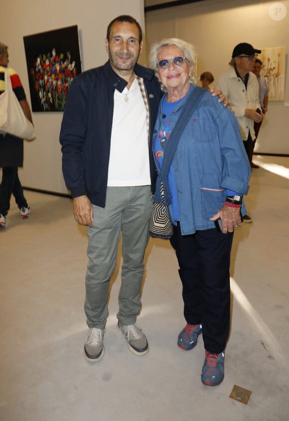 Elle a retrouvé de très nombreux amis.
Zinedine Soualem, Veronique de Villele - Vernissage de l'exposition "Les couleurs de la mémoire" de Caroline Faindt à la mairie du 8e à Paris. Le 7 juin 2023. © Marc Ausset-Lacroix / Bestimage