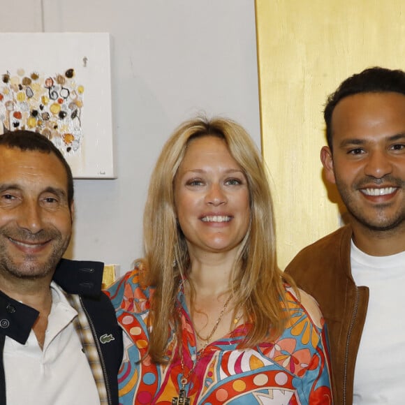 Ainsi que son célèbre compagnon Zinedine Zoualem.
Zinedine Soualem, Caroline Faindt, Mohamed Bouhafsi, Angeline - Vernissage de l'exposition "Les couleurs de la mémoire" de Caroline Faindt à la mairie du 8e à Paris. Le 7 juin 2023. © Marc Ausset-Lacroix / Bestimage