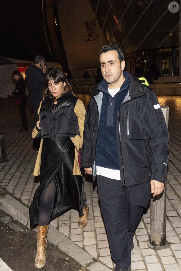 Exclusif - Jonathan Cohen et sa compagne Giulietta Canzani Mora Dj Piu Piu (enceinte) - Les célébrités au concert de Jay Z à la fondation Louis Vuitton à Paris, France, le 14 avril 2023. © Da Silva-Perusseau/Bestimage 