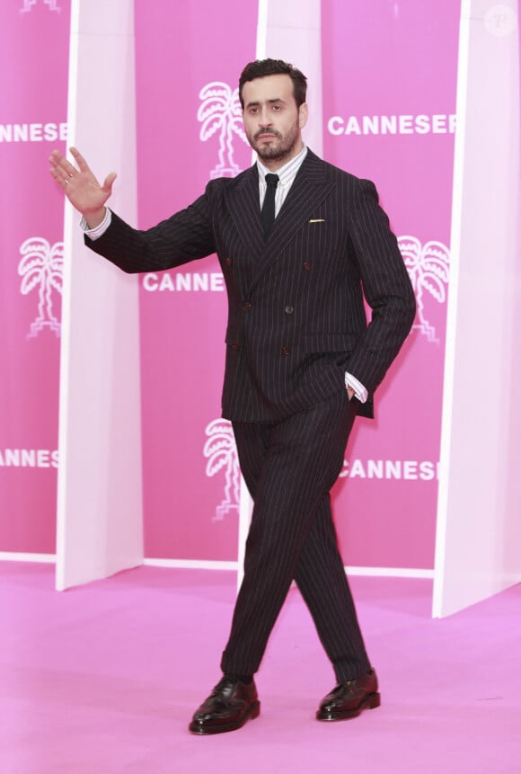 Jonathan Cohen de le série LE FLAMBEAU CANNESERIES SAISON 5 au Palais des Festivals et des Congrès de Cannes, mercredi 6 avril 2022. Soirée de clôture. © Christophe Aubert via Bestimage 