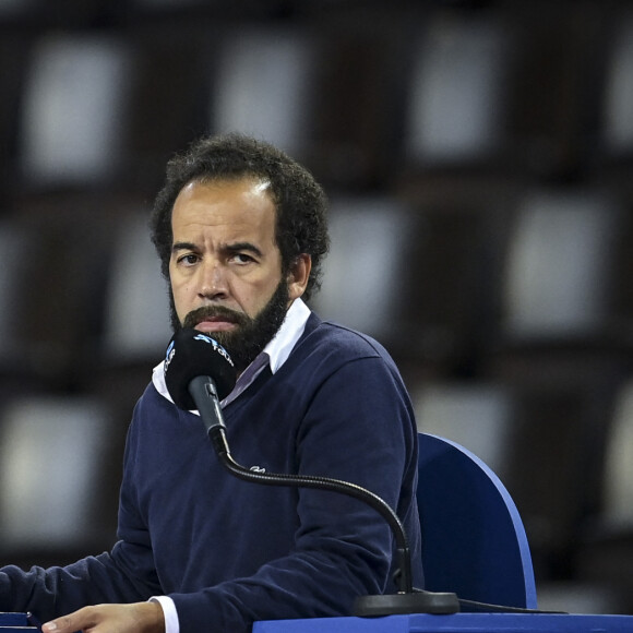 Il y avait Jamel Debbouze qui commence à crier, mais pas au bon moment. Le timing n'est pas bon quand il encourage les joueuses", raconte Kader Nouni

Kader Nouni (arbitre) lors de l'Open Sud de France 2021 à Montpellier, France, le 23 février 2021. © Jean-Baptiste Autissier/Panoramic/Bestimage