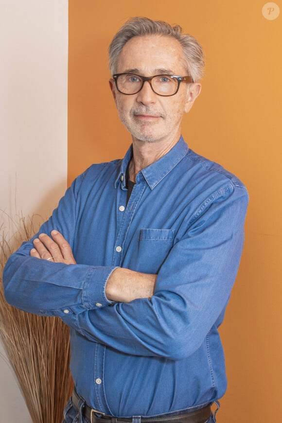 Exclusif - Thierry Lhermitte - Backstage de l'enregistrement de l'émission "On est presque en direct" (OEED), présentée par L.Ruquier, et diffusée sur France 2 le 28 novembre 2020 © Jack Tribeca / Bestimage 