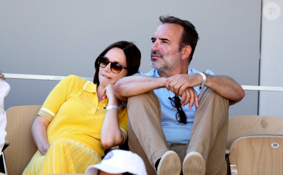 Nathalie Péchalat et Jean Dujardin dans les tribunes lors de la finale hommes des Internationaux de France de tennis de Roland Garros à Paris le 13 juin 2021. © Dominique Jacovides / Bestimage 