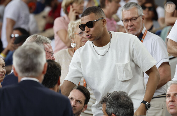 Le champion était avec Zlatan Ibrahimovic
Kylian Mbappé - Célébrités en tribunes des Internationaux de France de tennis de Roland Garros 2023 à Paris le 11 juin 2023. © Jacovides-Moreau/Bestimage 