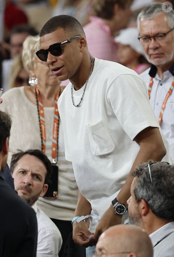 Il a déjà rencontré Jean Castex dans le passé
Kylian Mbappé - Célébrités en tribunes des Internationaux de France de tennis de Roland Garros 2023 à Paris le 11 juin 2023. © Jacovides-Moreau/Bestimage 