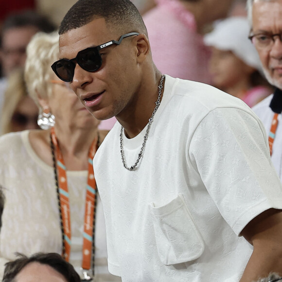 Il a déjà rencontré Jean Castex dans le passé
Kylian Mbappé - Célébrités en tribunes des Internationaux de France de tennis de Roland Garros 2023 à Paris le 11 juin 2023. © Jacovides-Moreau/Bestimage 