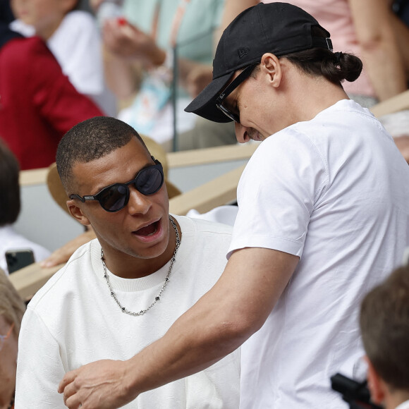 Kylian Mbappé, Zlatan Ibrahimovic - Célébrités en tribunes des Internationaux de France de tennis de Roland Garros 2023 à Paris le 11 juin 2023. © Jacovides-Moreau/Bestimage 