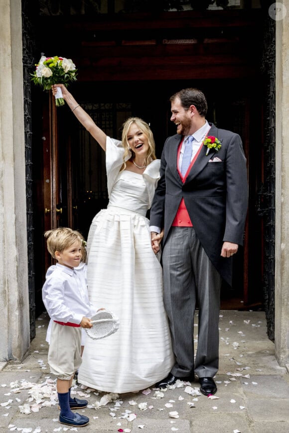 Tout le Liechtenstein était en effervescence. 
Mariage religieux du prince Johann Wenzel de Liechtenstein et de la comtesse Felicitas von Hartig en l'église des Servites de Vienne. 