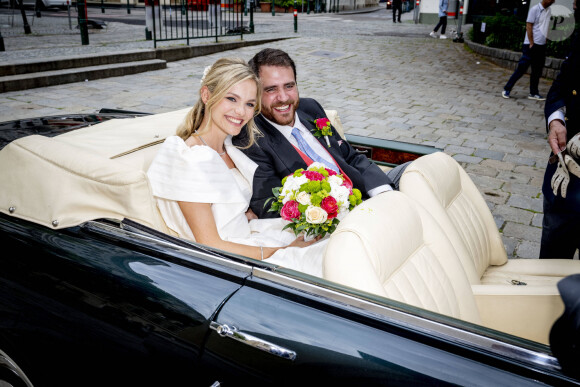 L'épouse du prince s'est présentée avec de délicates fleurs piquées dans ses cheveux détachés.
Mariage religieux du prince Johann Wenzel de Liechtenstein et de la comtesse Felicitas von Hartig en l'église des Servites de Vienne le 10 juin 2023. 