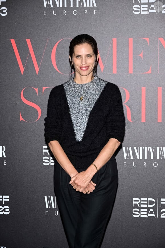 Le règlement de comptes par média interposé se poursuit.
Maiwenn au photocall de la soirée de gala "Women Stories by Vanity Fair" à l'Eden Roc lors du 76ème Festival International du Film de Cannes. 