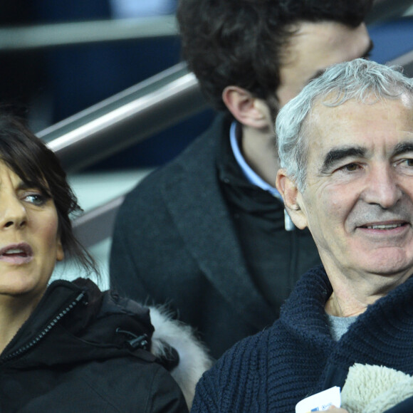 Estelle Denis et Raymond Domenech dans les tribunes lors du match de quart de finale de la Coupe de Ligue opposant le Paris Saint-Germain à l'AS Saint-Etienne au Parc des Princes à Paris, France, le 8 janvier 2020. le PSG a gagné 6-1. © Giancarlo Gorassini/Bestimage
