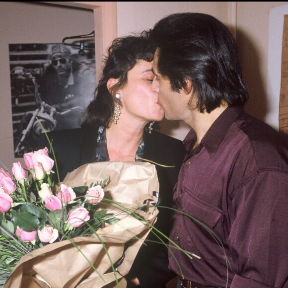 Il a sorti plusieurs albums
Archives : Gérard Lanvin et Jennifer en 1990