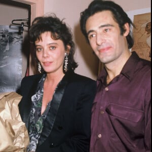 Ainsi qu'un album avec son papa, Ici bas en 2021
Archives : Gérard Lanvin et Jennifer en 1990