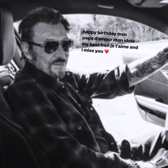 Joy Hallyday a 'ailleurs rendu un bel homme à son père Johnny Hallyday.