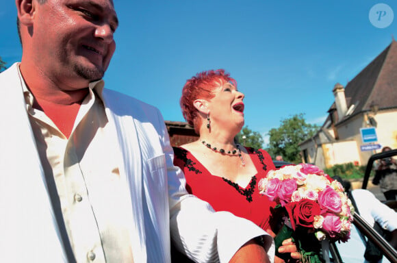 Pour Ici Paris, la chanteuse avait donné tous les détails de son union.  
Exclusif - Fabienne Thibeault - La chanteuse Fabienne Thibeault s'est unie à Christian Montagnac (ancien régisseur de la Compagnie Créole) à Castelnaud-La-Chapelle en Dordogne près de Périgueux le 22 Aout 2015