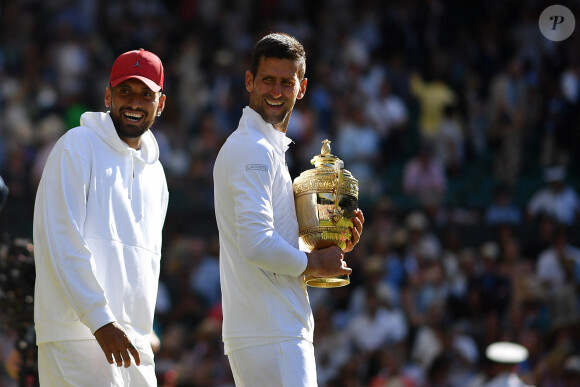Novak Djokovic remporte la finale simple messieurs lors du tournoi de tennis de Wimbledon au All England Lawn Tennis and Croquet Club à Londres le 10 juillet 2022. © Antoine Couvercelle / Panoramic / Bestimage