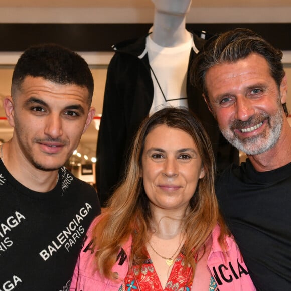 La consultante s'est exprimée dans l'émission le Super Moscato Show sur la dernière édition de Roland-Garros
Patrick Mouratoglou, Marion Bartoli, son compagnon Yahya Boumediene - Lancement de la collection Mouratoglou au magasin Celio Ternes à Paris le 25 mai 2023. Le coach Patrick Mouratoglou lance sa collection de vêtements 100% tennis distribuée en France par célio et déjà visible sur le circuit. © Veeren/Bestimage