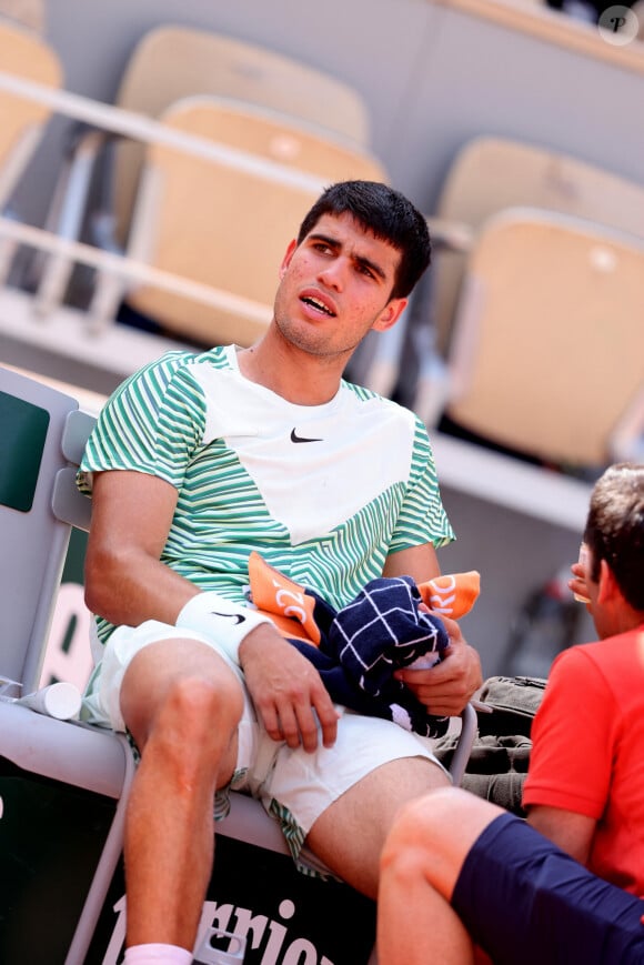 Pour l'ancienne championne, il s'agit surtout d'une "défaillance physique"
Carlos Alcaraz en tribunes lors des Internationaux de France de tennis de Roland Garros 2023, à Paris, France, le 9 juin 2023. © Jacovides-Moreau/Bestimage