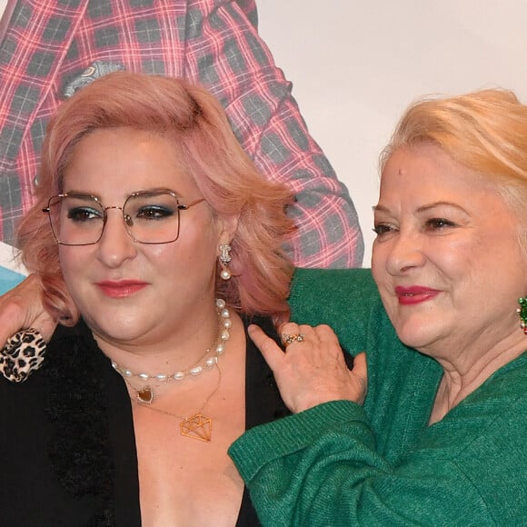 Marilou Berry et sa mère Josiane Balasko lors de l'avant-première du film "Mes très chers enfants" au cinéma UGC Bercy à Paris le 13 décembre 2021. © Veeren / Bestimage