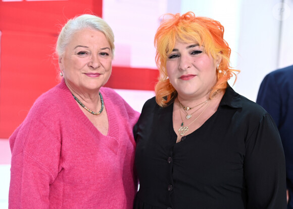 Exclusif - Josiane Balasko et sa fille Marilou Berry - Enregistrement de l'émission "Vivement Dimanche", présentée par M.Drucker et diffusée le 12 décembre sur France 2. Le 19 novembre 2021 © Guillaume Gaffiot / Bestimage