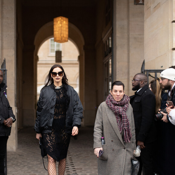 Irina Shayk - Sorties du défilé de mode prêt-à-porter automne-hiver 2023/2024 "Vivienne Westwood (Andreas Kronthaler for Vivienne Westwood)" lors de la Fashion Week de Paris. Le 4 mars 2023 