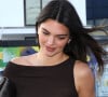 Les températures grimpent et les tenues s'allègent.
Exclusif - Kendall Jenner à la sortie du restaurant "Giorgio Baldi" à Los Angeles.