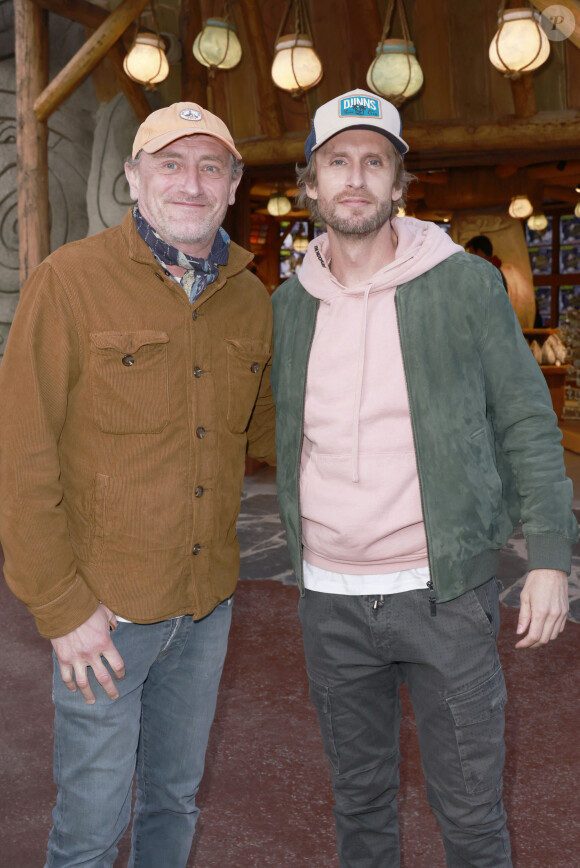 Et un énorme pitbull
Exclusif - Jean-Paul Rouve, Philippe Lacheau lors de l'inauguration du festival Toutatis au Parc Asterix à Plailly le 12 mai 2023. © Christophe Aubert via Bestimage 