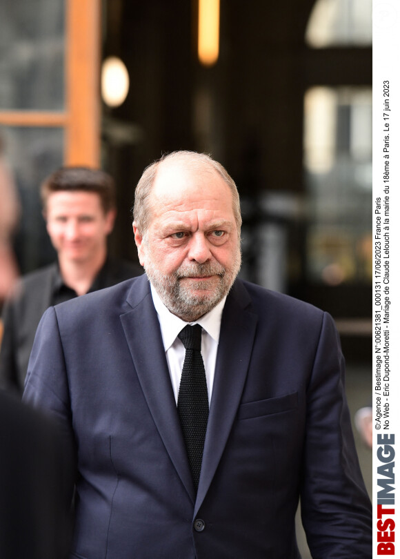 Eric Dupond-Moretti - Mariage de Claude Lelouch à la mairie du 18ème à Paris. Le 17 juin 2023. ©Agence / Bestimage