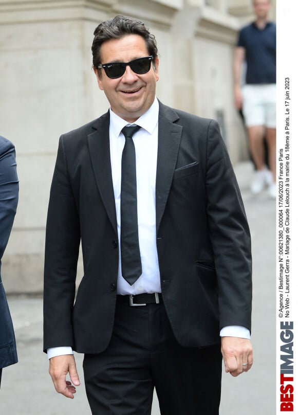 Laurent Gerra - Mariage de Claude Lelouch à la mairie du 18ème à Paris. Le 17 juin 2023. ©Agence / Bestimage
